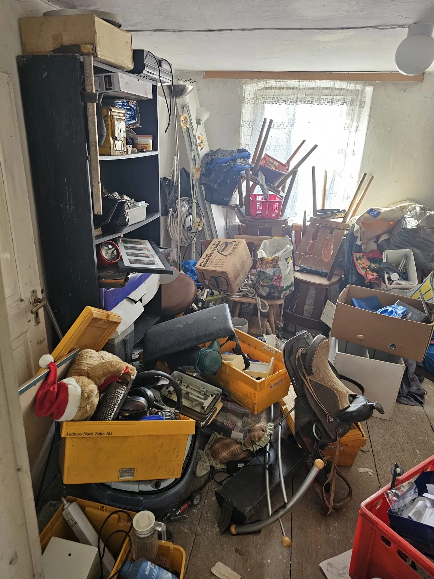 Wohnungsentrümpelung Bamberg – vorher Wohnungsentrümpelung in Bamberg – Zustand vor der Räumung